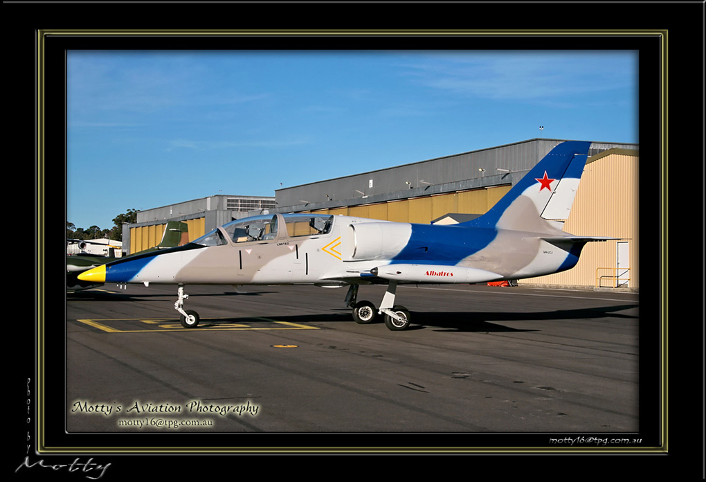 Mottys-Albatros-VH-LCJ-2008_10_25-6375-LR-1-001