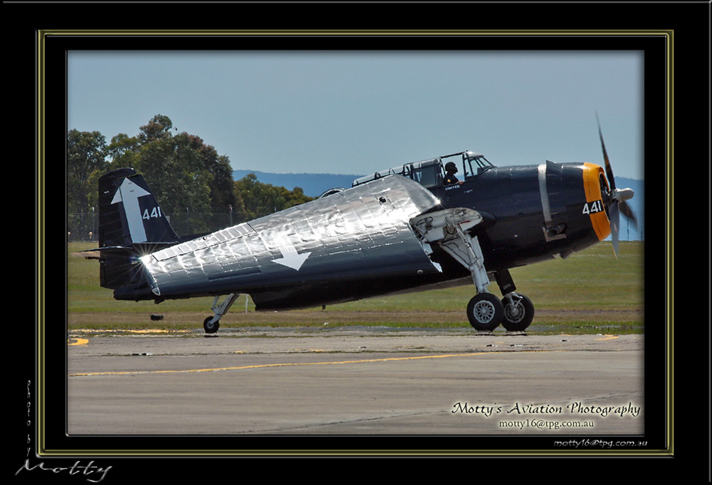 Mottys-Avenger-VH-MML-2008_10_26_1182-LR-1-001